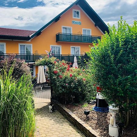 Landhotel Erhardt Bad Waltersdorf Bagian luar foto