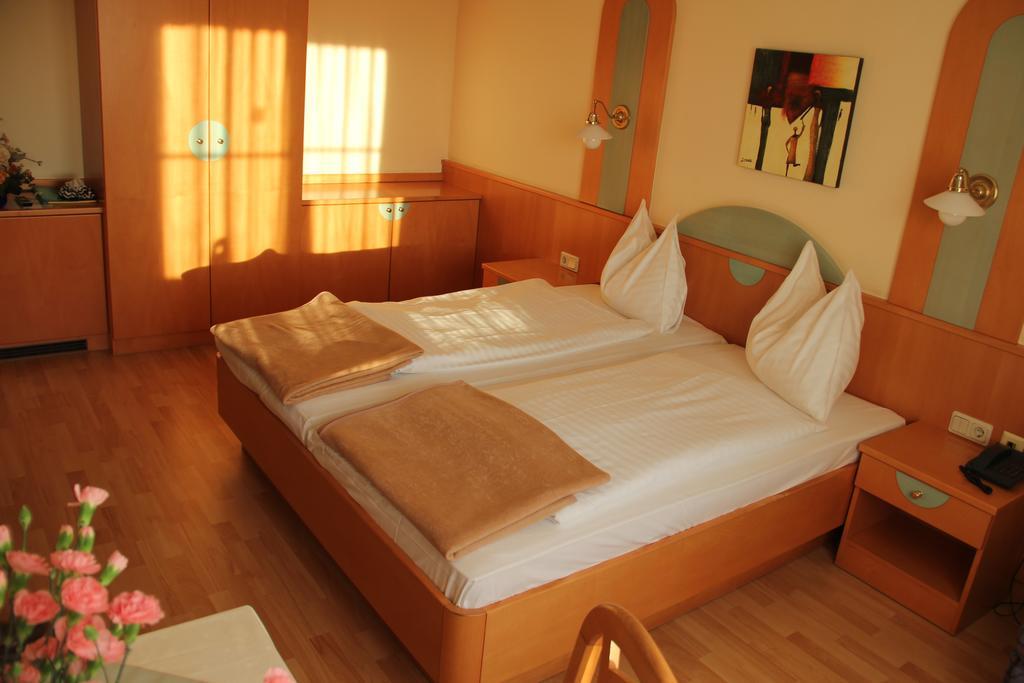 Landhotel Erhardt Bad Waltersdorf Bagian luar foto