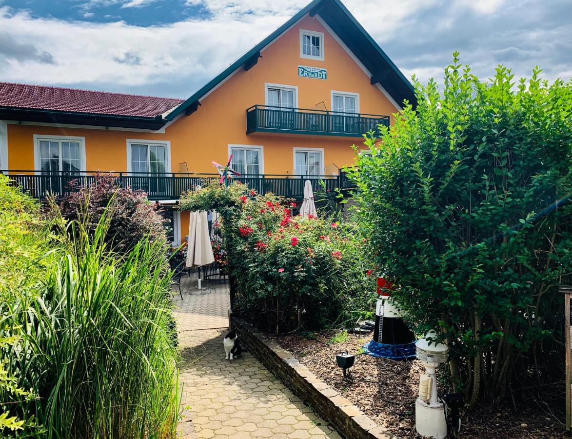 Landhotel Erhardt Bad Waltersdorf Bagian luar foto
